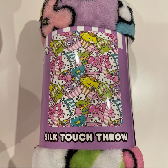 SET of 3 SANRIO HELLO KITTY & FRIENDS SILK TOUCH THROWS 40 X 50 KEROPPI CHOCOCAT - Picture 4 of 4